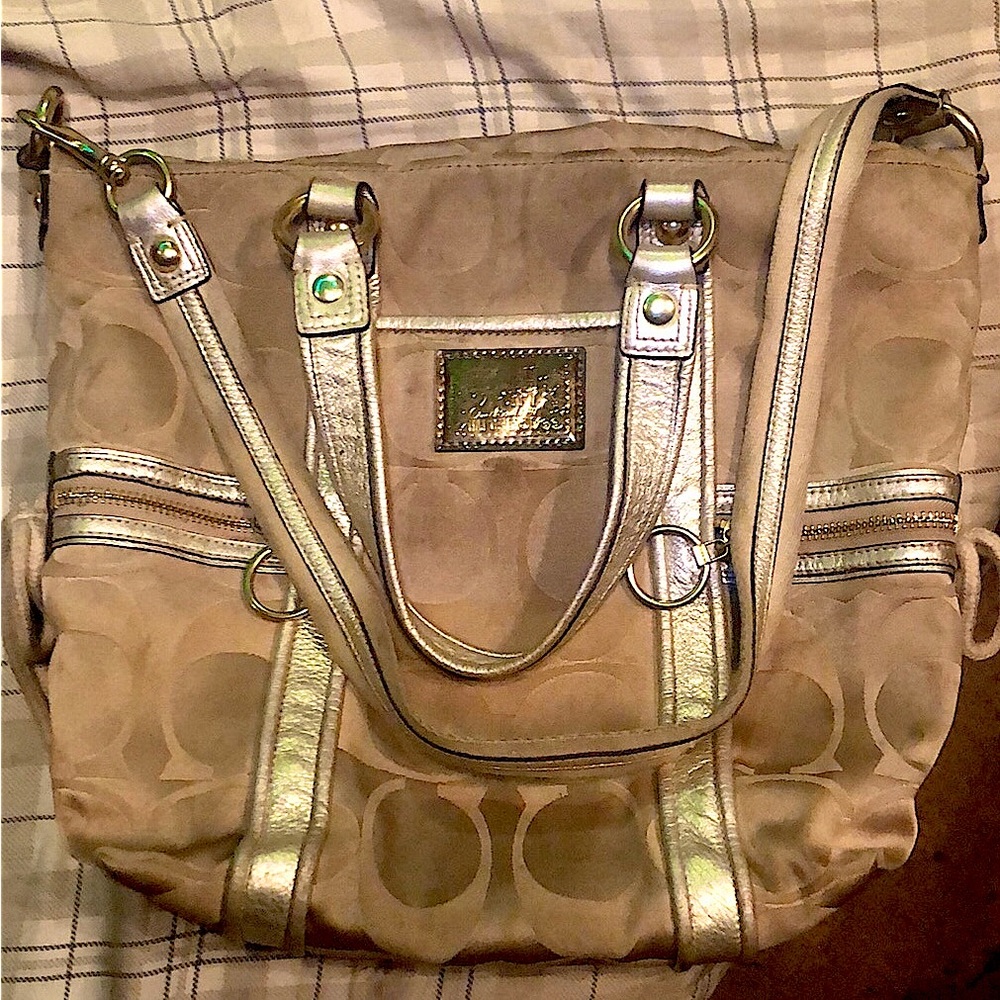 *Coach Poppy Signature Sateen Tote* 👜